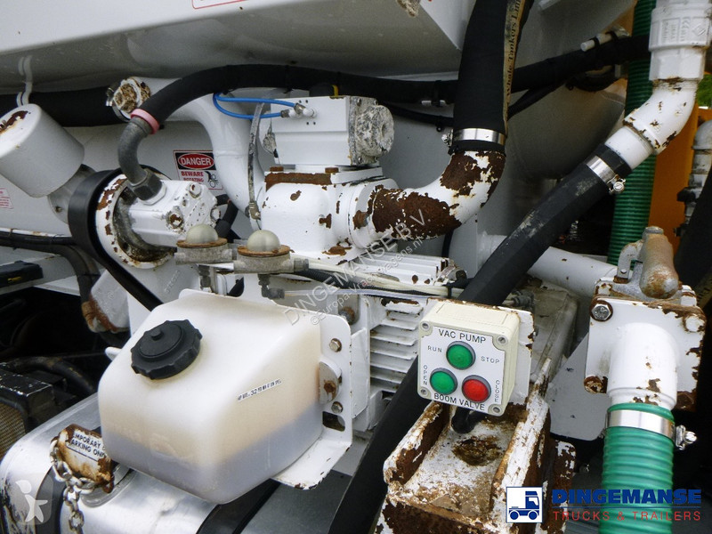 Lastbil Mercedes 1824 4x2 RHD Whale vacuum tank...
