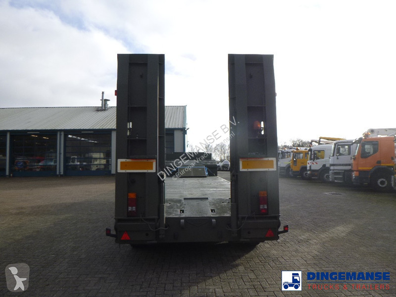 Semiremorca Broshuis 3-axle semi-lowbed trailer...