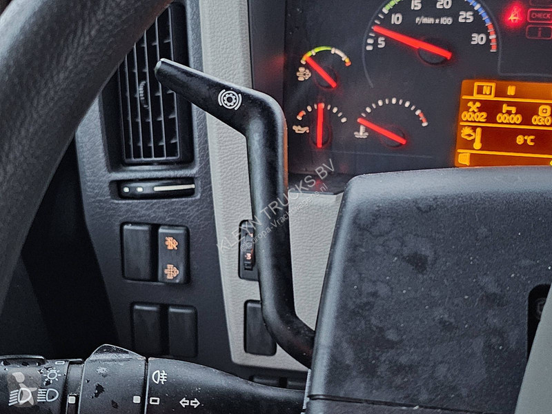 Camion Volvo 210.16 94TKM! LIFT ISO-BOX