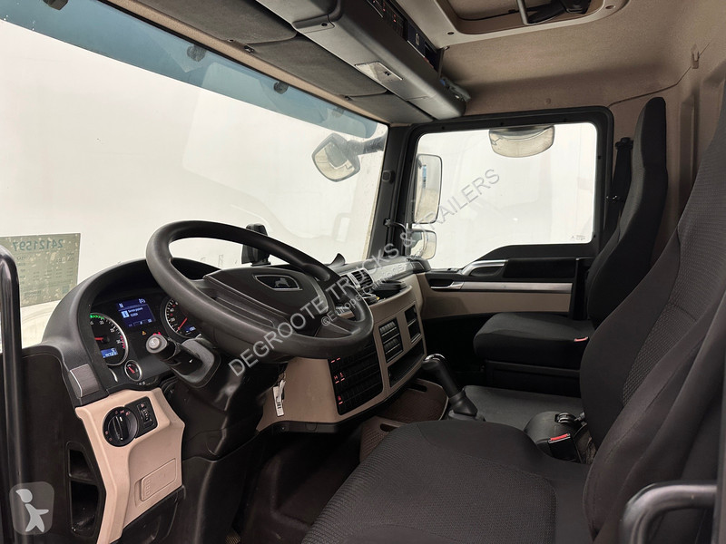 Vrachtwagen MAN 12.220