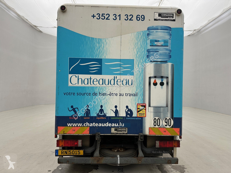 Vrachtwagen Mercedes 916