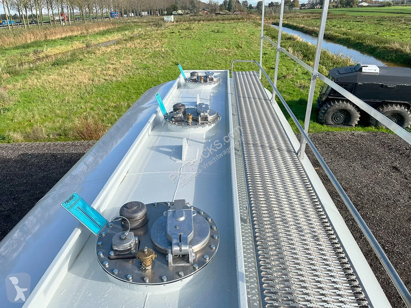 Camión Iveco T-Way AD380T43H AT Fuel Tank Truck...