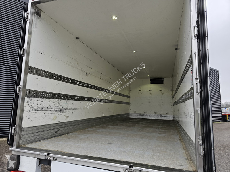 Vrachtwagen Scania P250 4x2 / FRIGO / KUH / BW