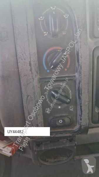 Kamion Renault MIDLUM 180 DCI / 2004 / rampe