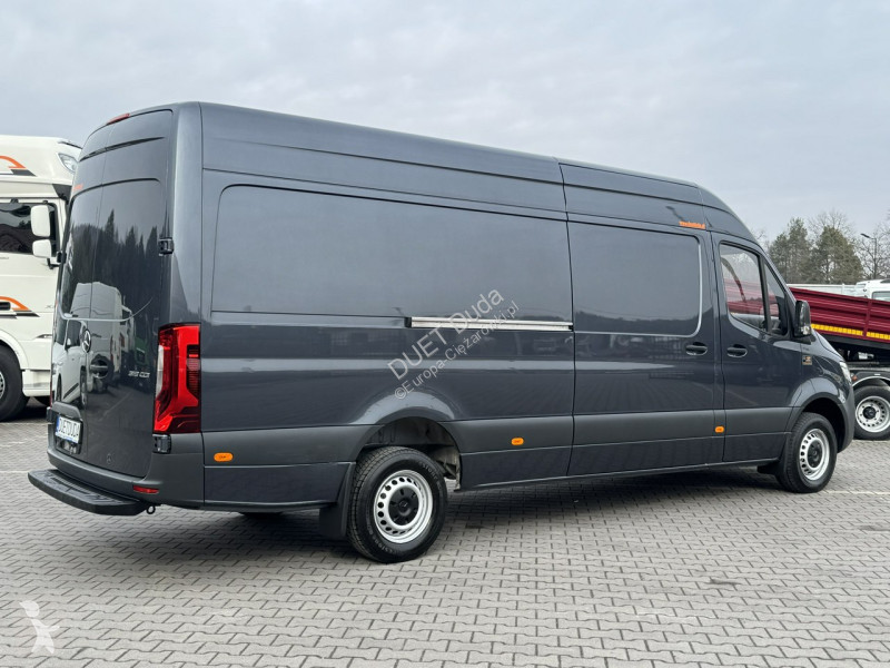Vrachtwagen Mercedes 319
