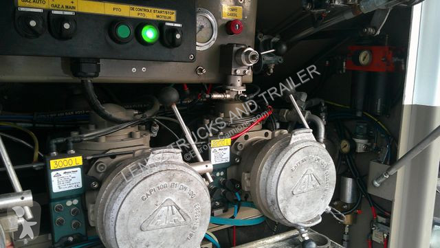 Lastbil Volvo 0-8X4--25400L-5 KAMMER-OBEN UNTEN...