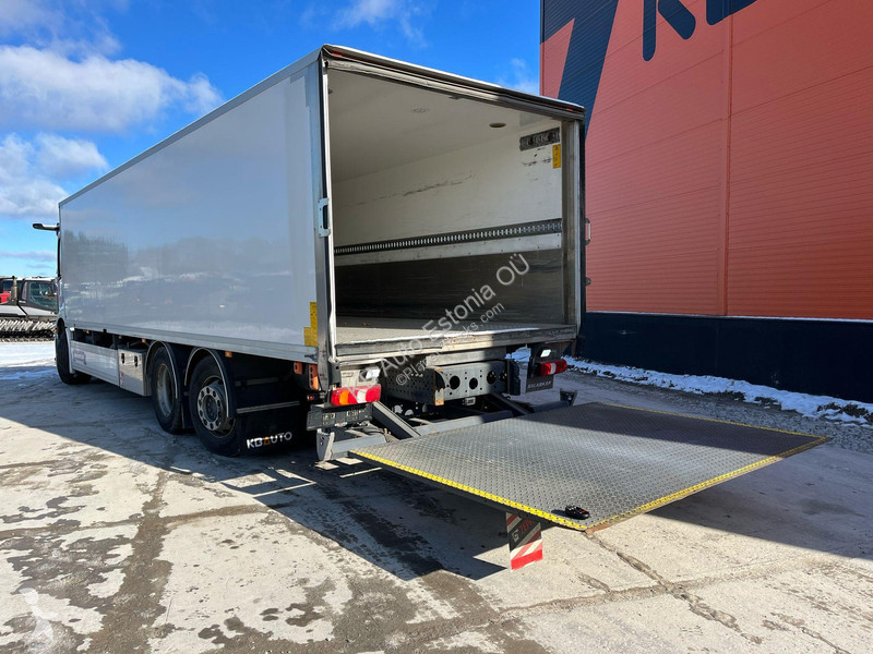 Kamion Mercedes 2735 6x2*4 BOX L=8476 mm