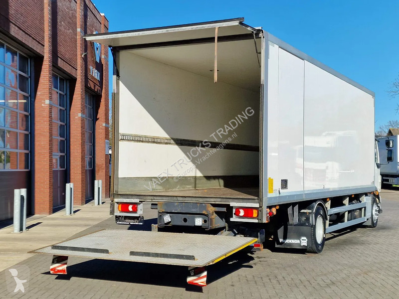 Kamion Volvo FL 250 4x2 Box truck, loading...