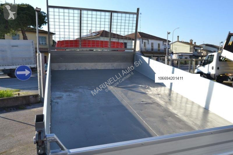 Véhicule utilitaire Iveco 35C13 2.3