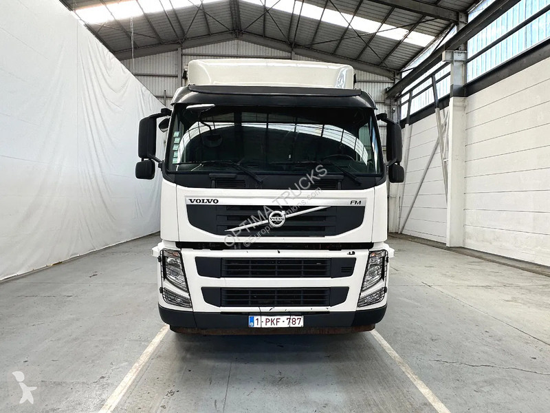 Kamion Volvo 330 / Essieu relevable et...