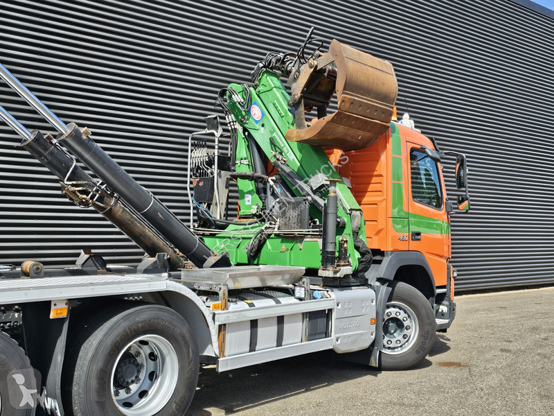 Kamion Volvo 460 / 8x4-4 / HMF CRANE + HOOKLIFT...