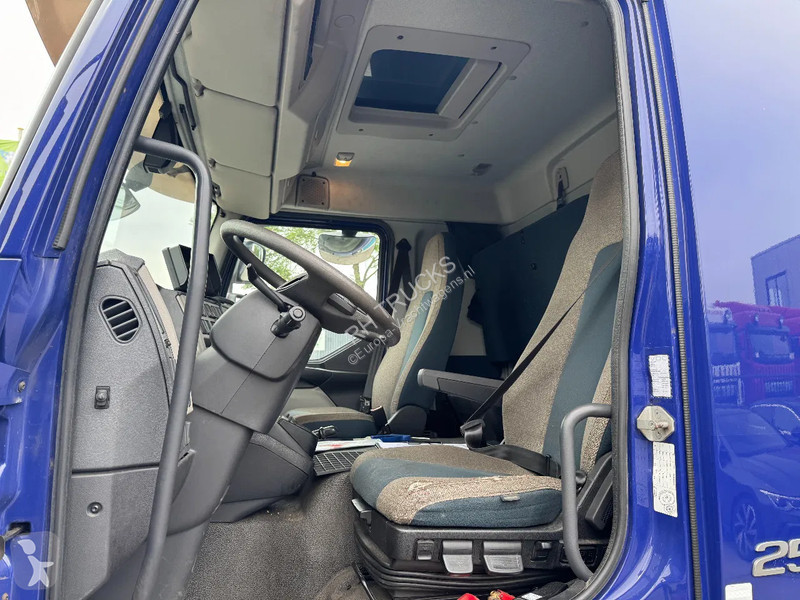 Kamion Volvo 250 4X2 - EURO 6 + DHOLLANDIA LIFT...