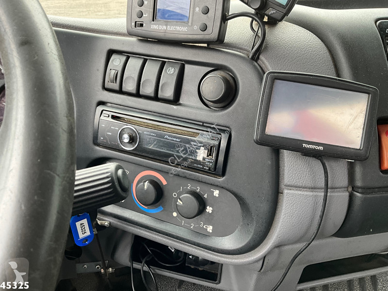 Camión DAF LF 180 HMF 7 Tonmeter laadkraan