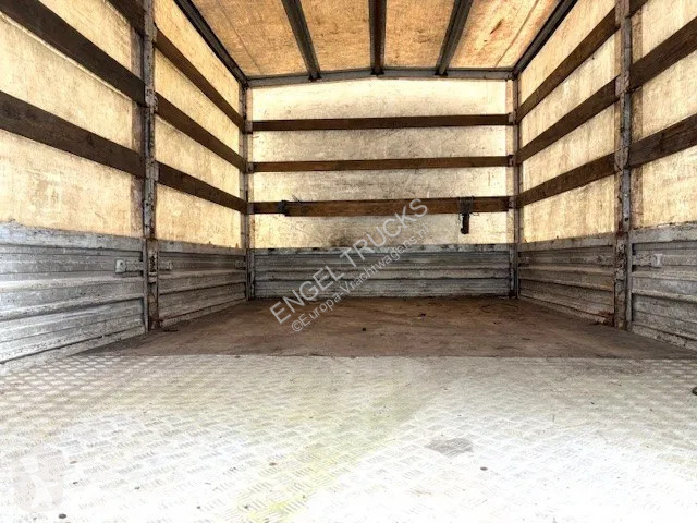 Camion Mercedes LK  (6-CILINDER) WITH TENT BOX...