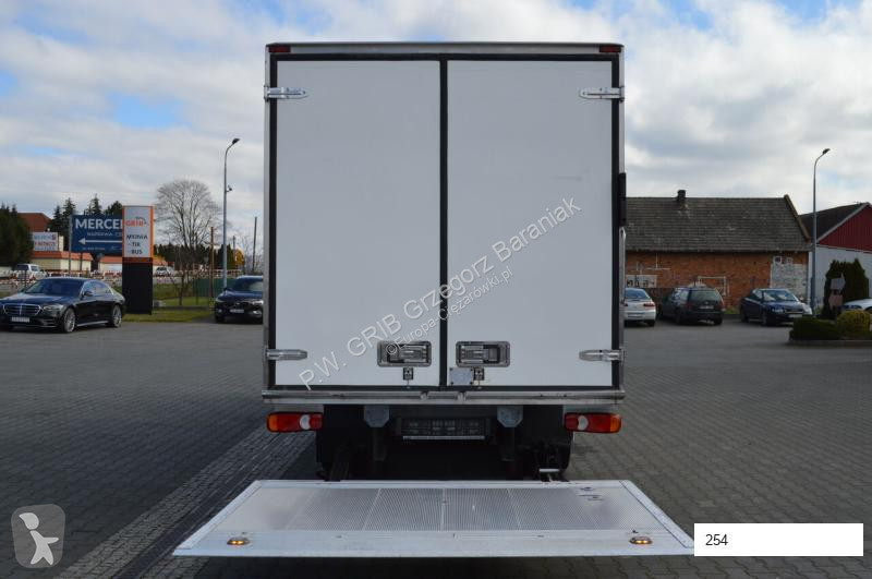 Camion Mitsubishi FUSO CANTER 7C15 REFRIGERATOR...