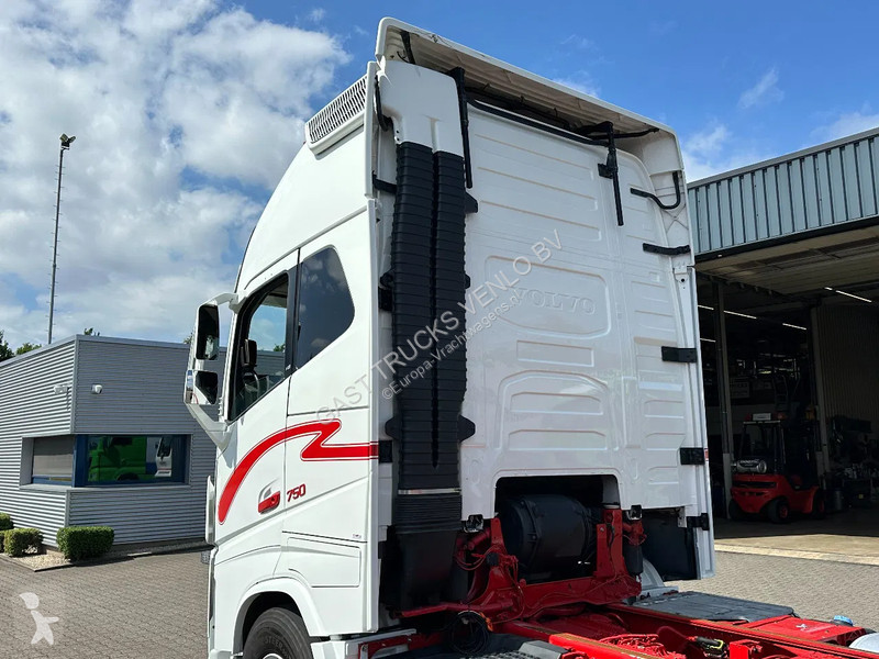Kamion Volvo 16750 6x4 Globe XL Chassis...