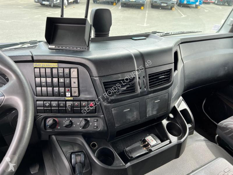 Camion Iveco 8X2 GRUE