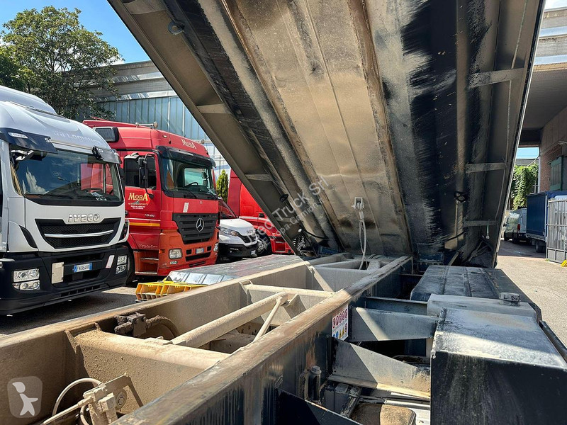 Kamion Iveco TRACKKER 450