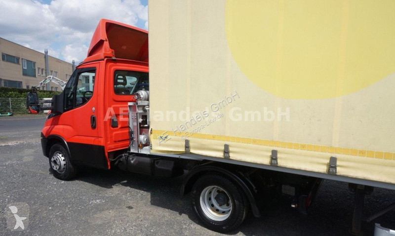 Trækker med sættevogn Iveco 65