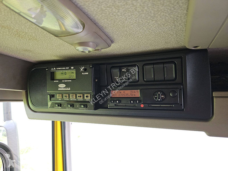Camion DAF 220 CARRIER LIFT DOORS