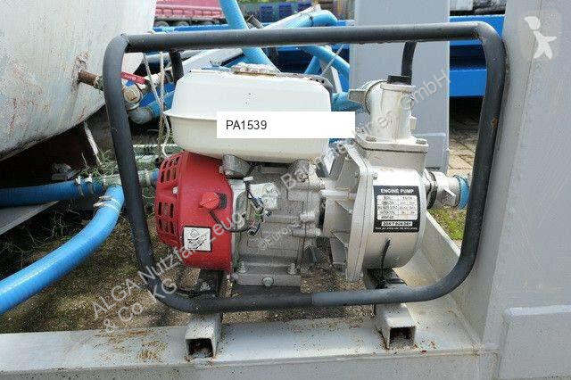 Vrachtwagen  Tankaufbau mit Pumpe. 10m³. 3 Kammern