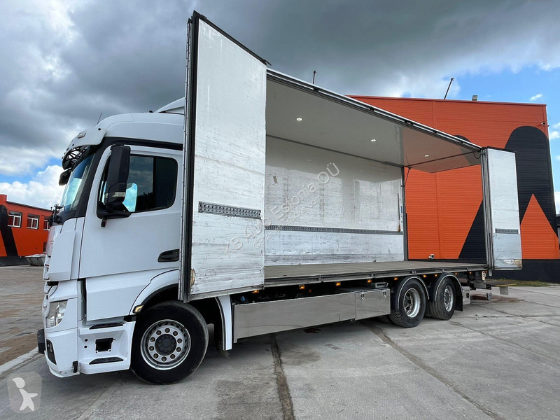 Camion Mercedes 6x2*4 BOX L=7401mm