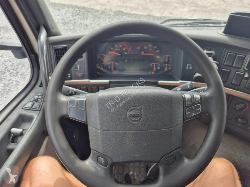 Camion Volvo 400 18000L FUEL/CARBURANT - 5 COMP...