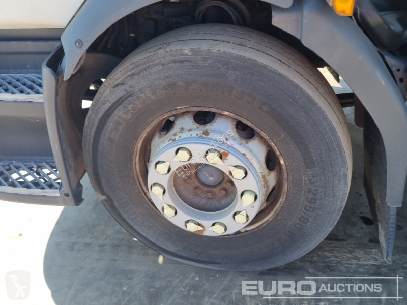 Camion Volvo FL818