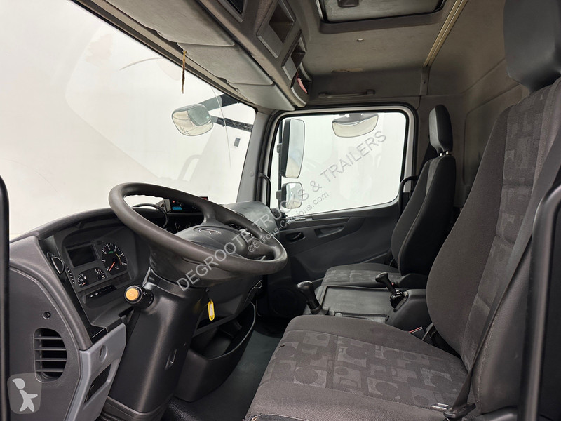 Vrachtwagen Mercedes 1218