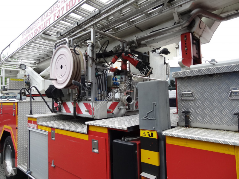 Camión MAN L2000 Feuerwehr Bronto Skylift 27 Meter