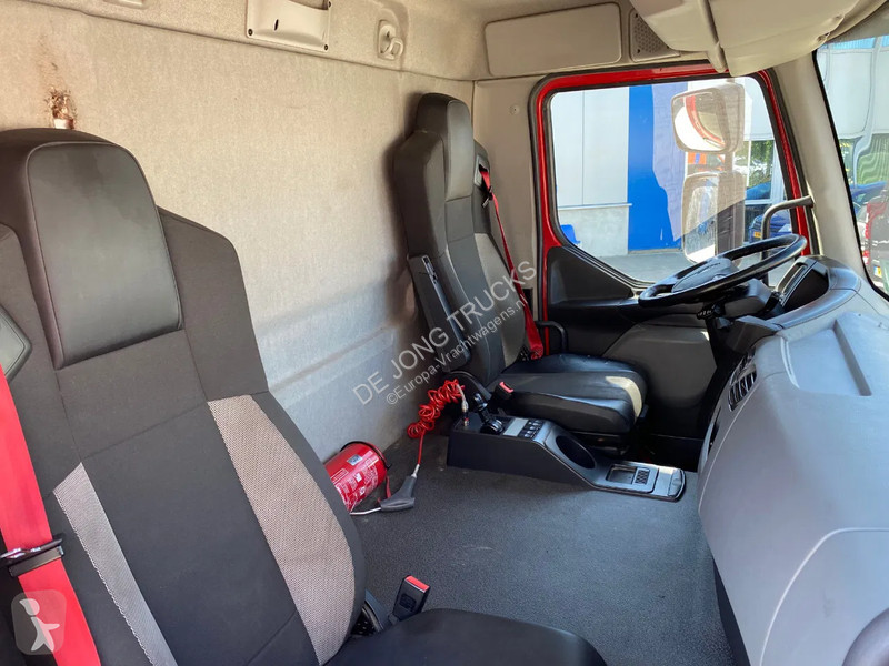 Kamion Renault D Wide 320 6x2/4 / Closed box /...