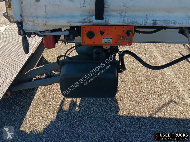 Kamion Renault D Wide