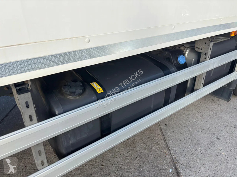 Kamion Renault D WIDE 320 6x2/4 / Closed box /...