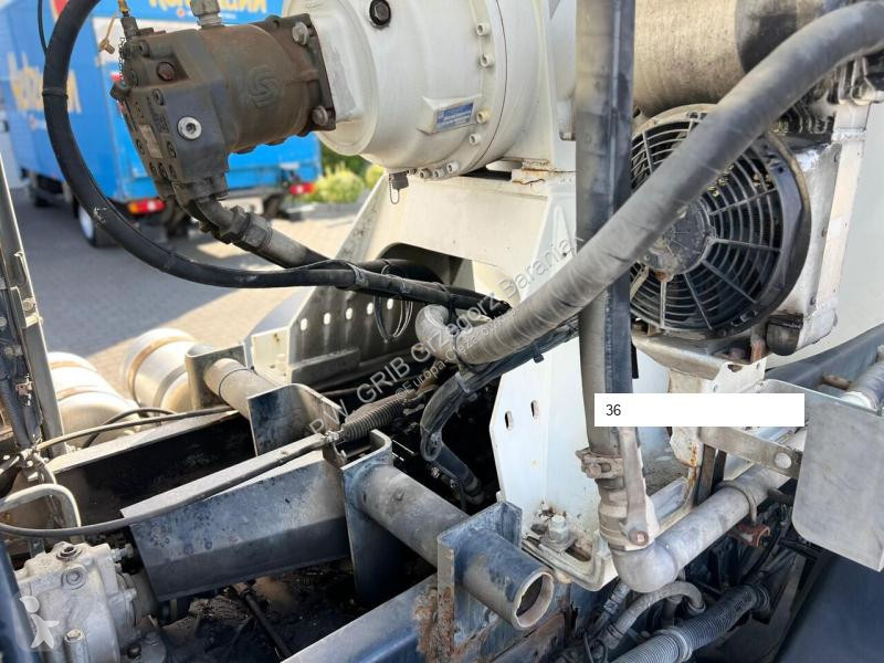 Camion Iveco 410 CONCRETE MIXER LIEBHERR 904 9m³