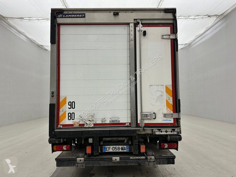 شاحنة Volvo 210