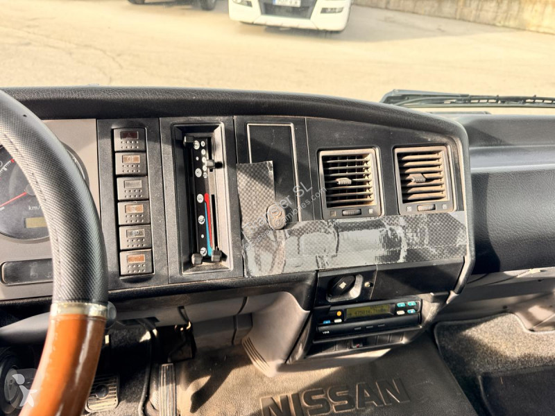 شاحنة Nissan 165