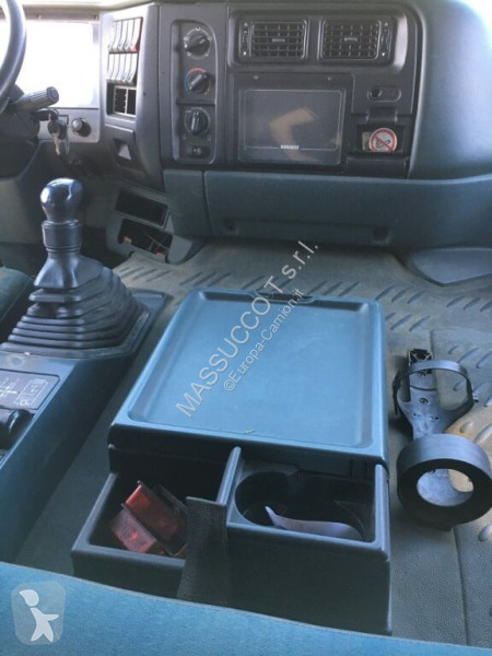 شاحنة Renault 4X2