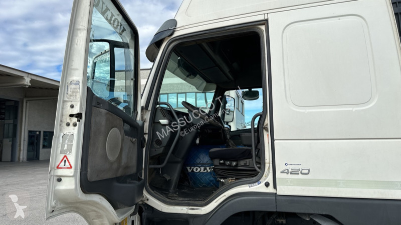 شاحنة Volvo FM 9 4x2