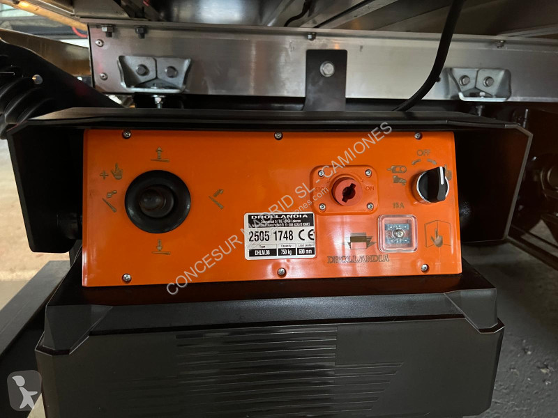 شاحنة Fuso 3.6 Ton 3C15 Paquetero con trampilla
