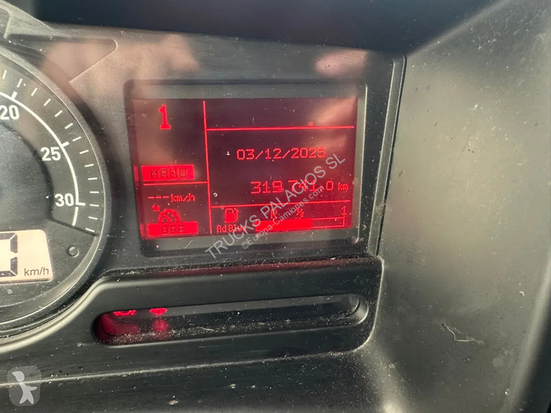شاحنة Renault D 10.210 frigo carne colgada