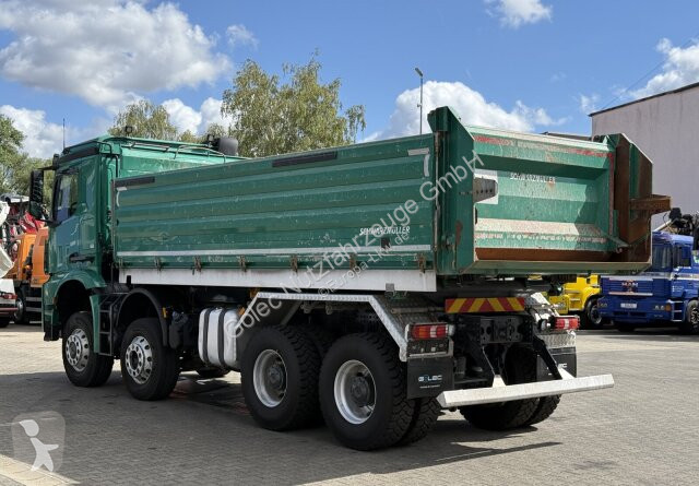 شاحنة Mercedes Arocs 4145 8X6 Kipper Schwarzmüller