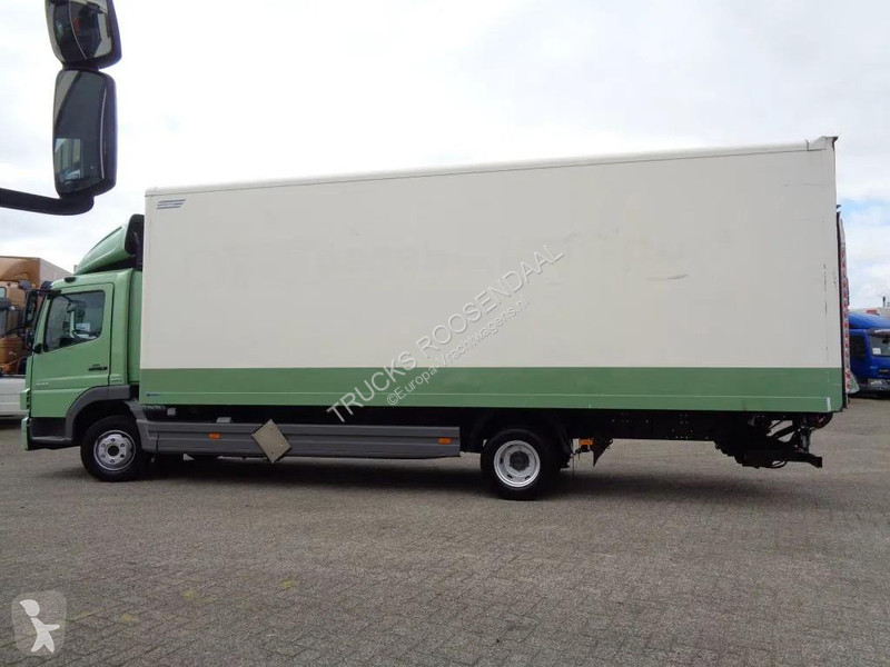 شاحنة Mercedes 822 + Euro 5 + Dhollandia lift