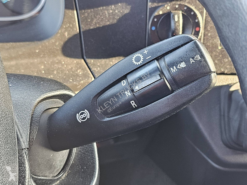 شاحنة Mercedes ATEGO 1230 TAILLIFT AIRCO 60M3