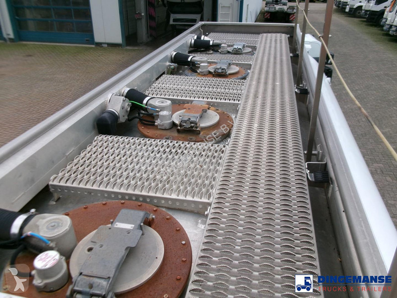 شاحنة Renault 270 4x2 fuel tank 13.8 m3 / 4 comp