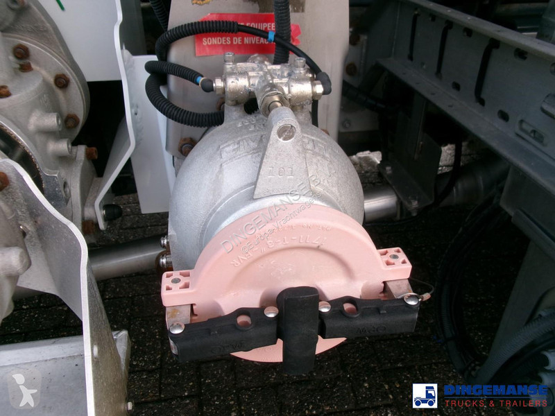 شاحنة Renault 270 dxi 4x2 fuel tank 13.6 m3 / 4...