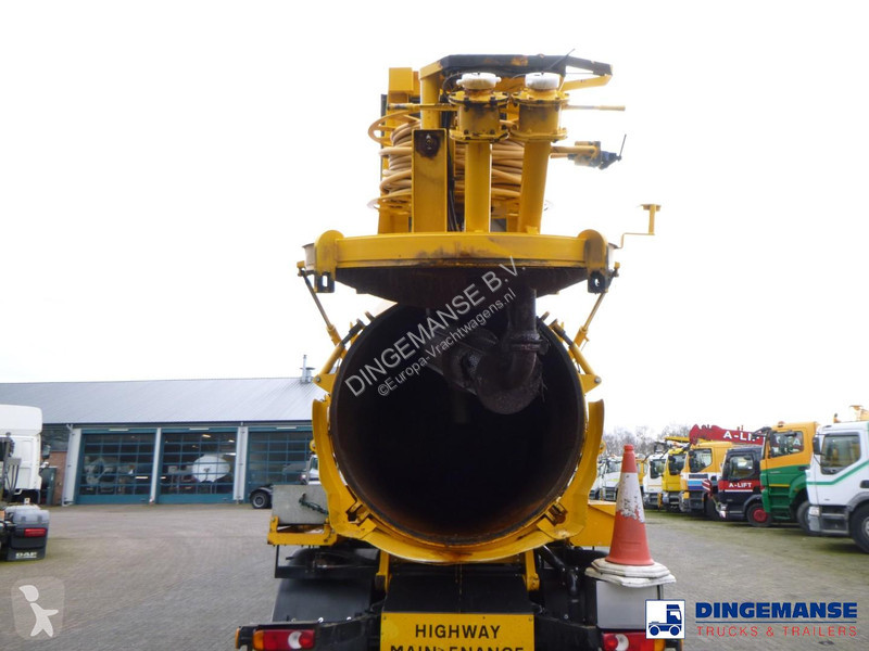 Camión DAF 220 4x2 RHD Whale vacuum tank