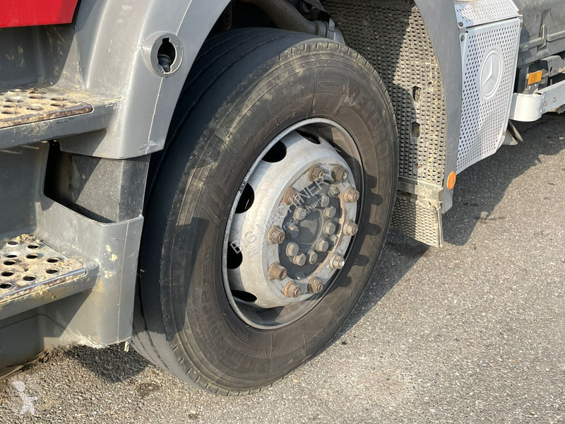 شاحنة Mercedes 1829 13.500L Fuel Truck