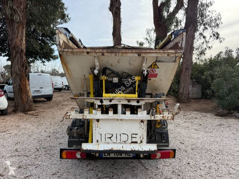 Engin de voirie Nissan
