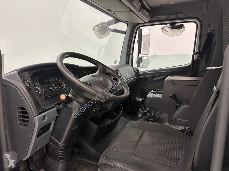 شاحنة Mercedes 1218