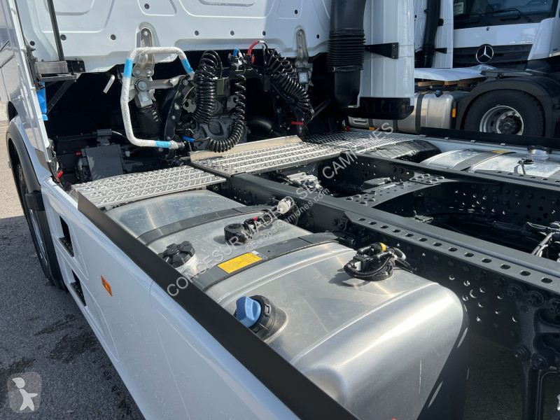 جرار Mercedes  1851 LS